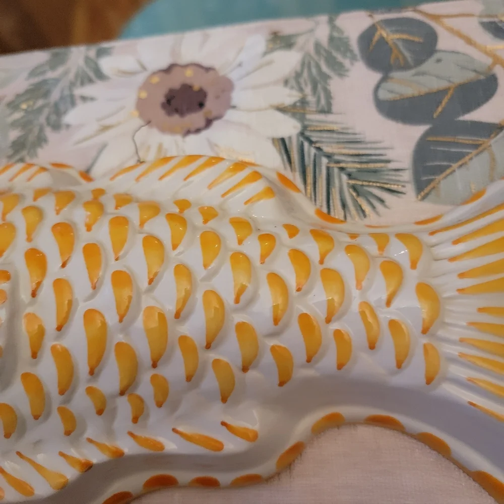 Bassano Ceramiche ABC Made In Italy Ceramic White & Gold Large Smiling Fish Mold - Picture 5 of 13
